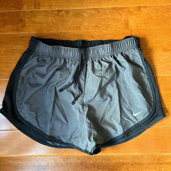 NWOT Nike Women's Tempo Dry Core 3'' Running Shorts - Picture 5 of 9